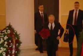 Putin şi-a adus „servieta nucleară” la înmormântarea lui Jirinovski? Acesta dezvăluise data exactă a invadării Ucrainei